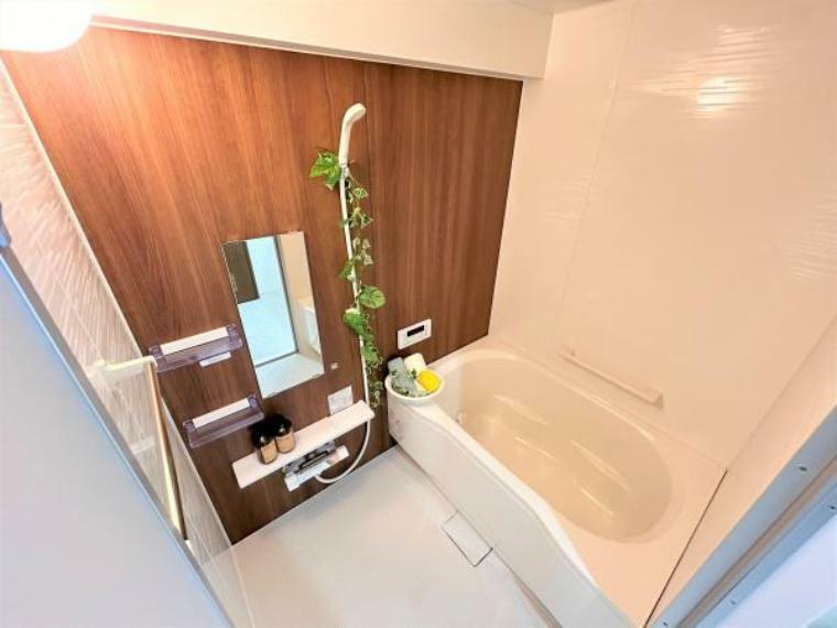 【リフォーム済】浴室写真。ハウステック製のユニットバスに新品交換しました。肌が直接触れる浴室が新しいのは、嬉しいですね。