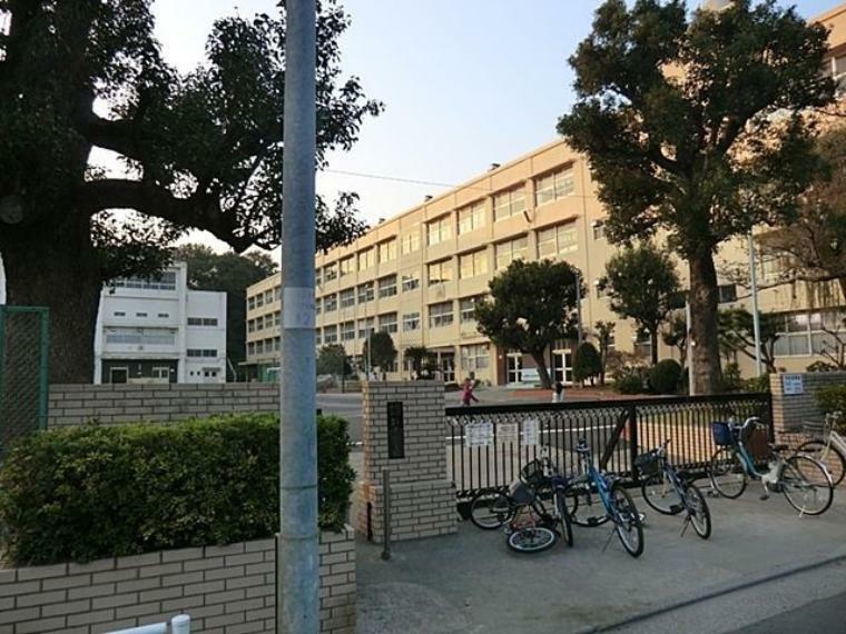 小学校 横浜市立新井小学校 徒歩17分。