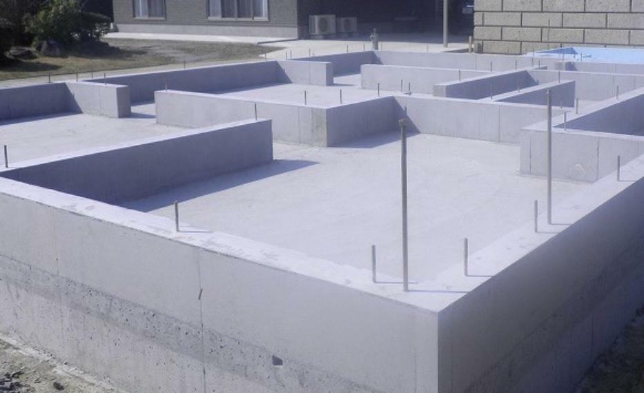 構造・工法・仕様 《ベタ基礎》基礎に「鉄筋入りコンクリートベタ基礎」を採用。