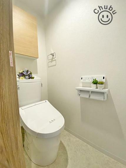 スタンダードな手洗いタンク一体型トイレ！温水洗浄暖房便座付き！