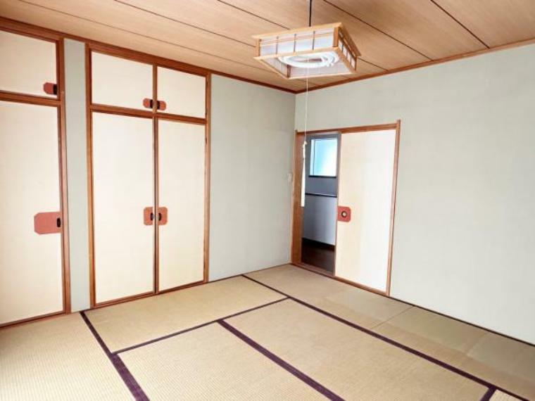 【リフォーム中】2階和室の写真です。畳とふすまはクリーニングする予定です。