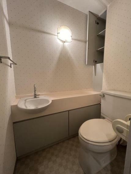 トイレ 【リフォーム予定】トイレは温水洗浄便座トイレに新品交換を行います。