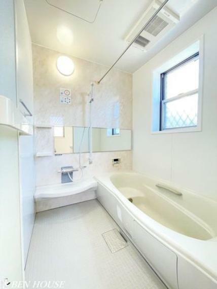 浴室 浴室・足を伸ばしてのんびりできる浴室。暖房乾燥機付で寒い冬には冷え対策を
