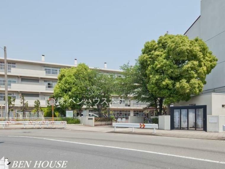 横浜市立大鳥中学校 徒歩4分。部活動帰りの帰宅も安心の距離です！（約320m）