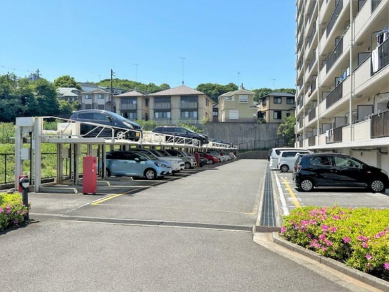 駐車場 最寄り駅である小田急小田原線「東海大学」駅まで雨の日や荷物の多い日はお車が活躍しそうです。