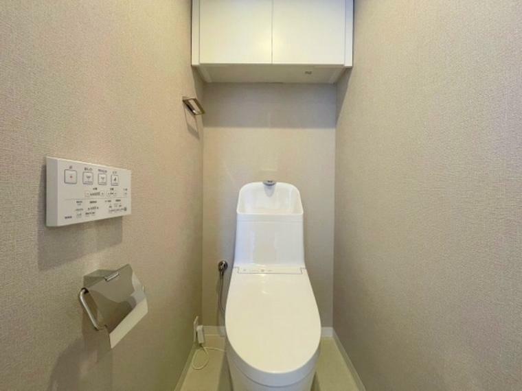 トイレ 「トイレ新規交換済み」明るい空間にリフォームし、落ち着く場を演出できました。ウォッシュレット完備