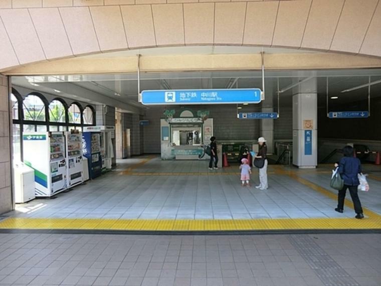 中川駅（横浜市営地下鉄ブルーライン） 駅周辺は緑と整備された町並みが並ぶ住環境良好な地。大型の公園や遊歩道はお散歩にも最適です。