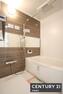 浴室 【　浴室　/　Bathroom　】 ホテルのような上質なデザインのシステムバス。 浴室暖房換気乾燥機付きでカビ対策にもなります。