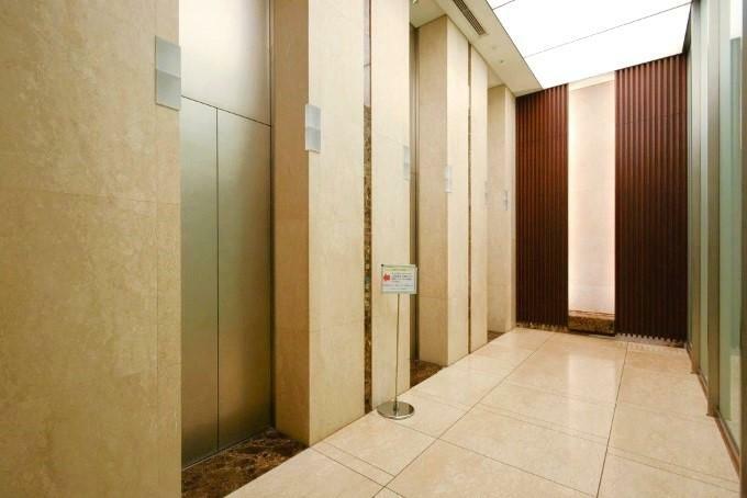 エレベーターは複数基稼働しているので、スムーズにお部屋があるフロアへ向かうことができます。