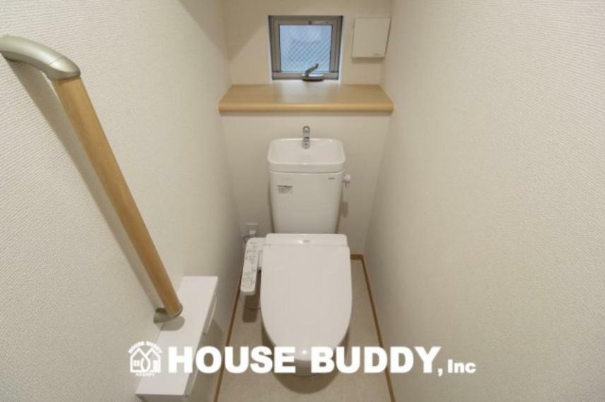 同仕様写真（内観） 「シャワー付きトイレ」 1階、2階ともにお手入れも楽々、清潔感のあるシャワー付きトイレを採用しました。