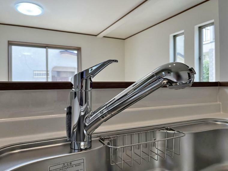 浄水器付キッチンで洗い物用・料理用と切り替え簡単！キッチンワークをより快適にします！