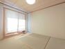 和室 2階の和室は約6.4帖。 真四角で家具配置しやすいお部屋です。