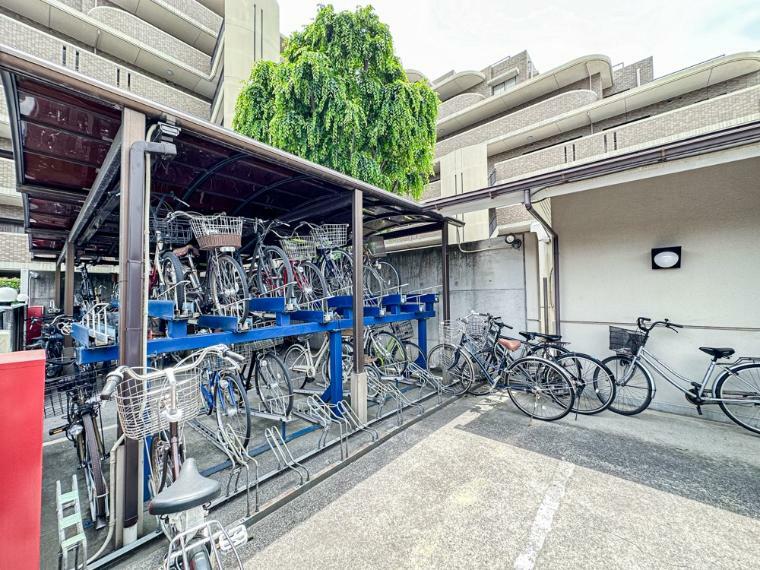 駐輪場があると自転車を自由に出し入れ出来るので便利。