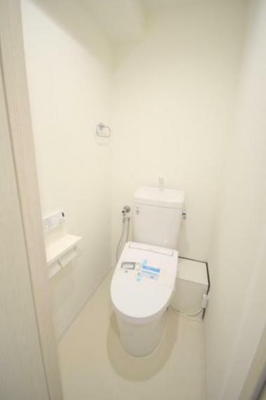 トイレ ■お掃除しやすい滑らかなフォルムのトイレは、落ち着くパーソナル空間ですね