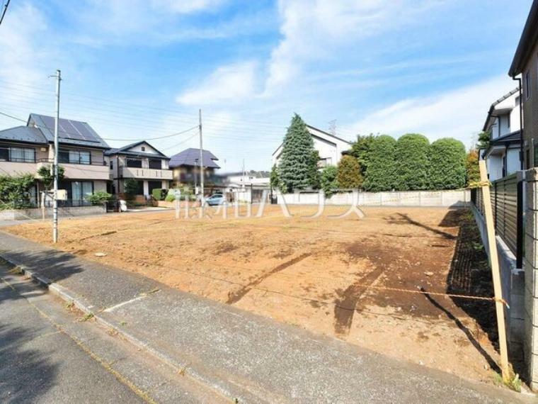 現況外観写真 現場風景　【調布市深大寺北町6丁目】 見学はしたいけど、なかなか時間が取れない・・・そんな方に出勤前や仕事終わりにマイホームを見学できるサポートをいたします。