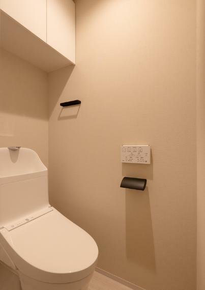 トイレ 温水洗浄機能付き暖房便座のトイレに新規交換済み