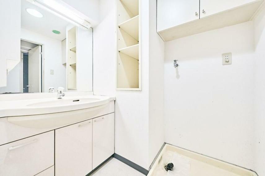 【洗面】収納スペースが多く、すっきり洗面室を使用することができます。