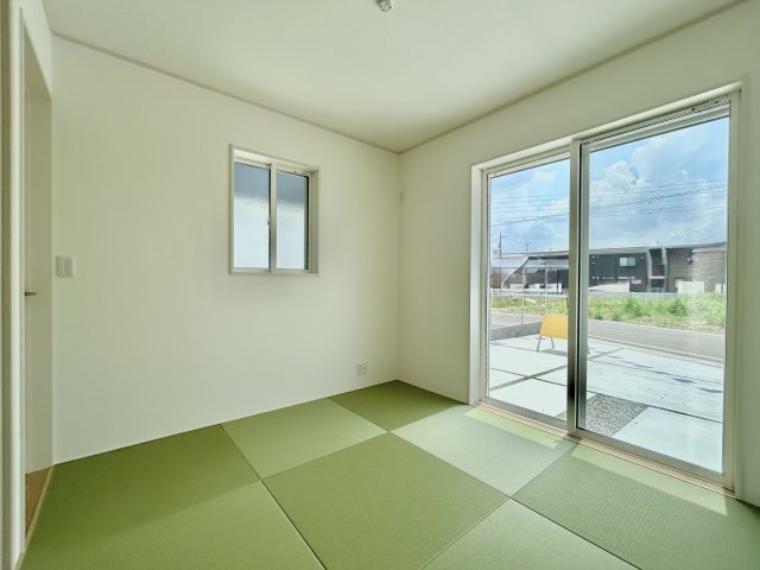 和室 洋室畳敷き、畳があることにより客間や落ち着いた空間になります。