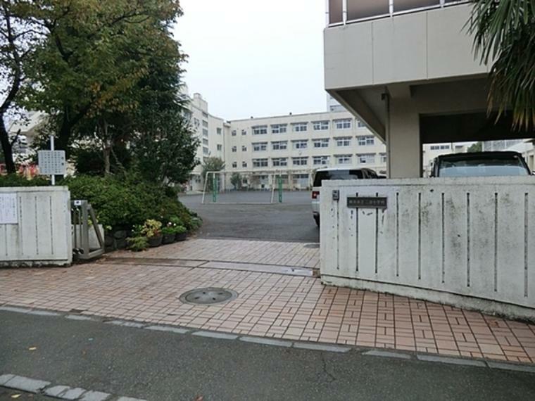 小学校 横浜市立二谷小学校