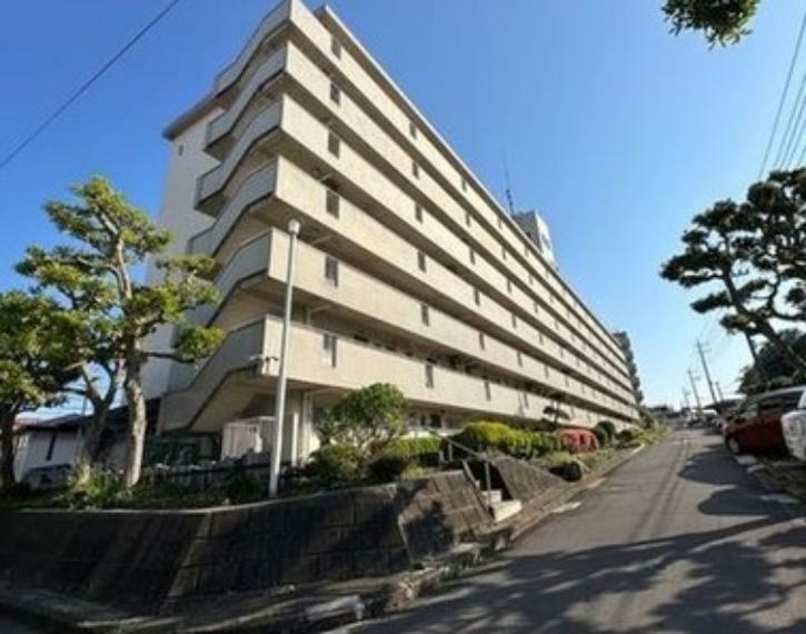 外観写真 南東向き1階住戸　最寄り駅徒歩10分圏内　新規内装リフォーム　安心のアフターサービス保証付き