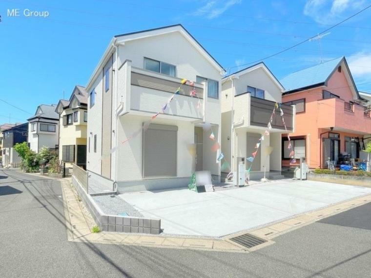 現況外観写真 角地に佇む開放感たっぷりの住まい