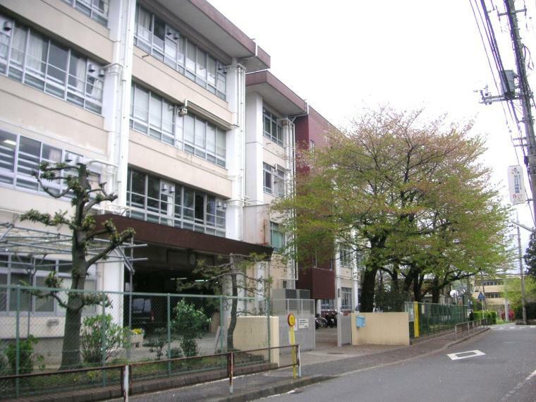 中学校 川崎市立菅中学校（●昭和52年創立。生徒数約370名の中学校です。のどかな環境の中、元気で健やかにのびのびと過ごせる中学校です●）