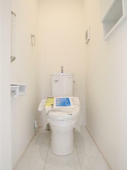 トイレ 【4号棟】ウォシュレットトイレ（1F、2F）壁面収納