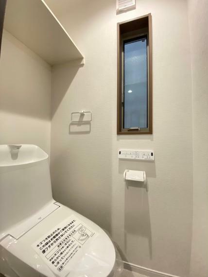 トイレ ■汚れや水垢がつきにくい素材や、掃除しやすい形状などが考慮されているトイレ。 室内（2024年4月）撮影