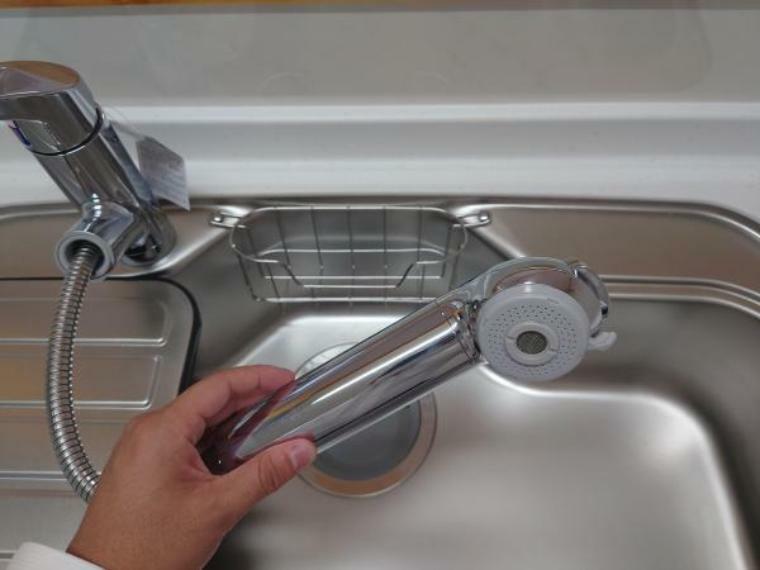 キッチン 【同仕様写真・キッチン水栓】キッチンは浄水器付きの水栓です。水道水に抵抗がある方も安心です。
