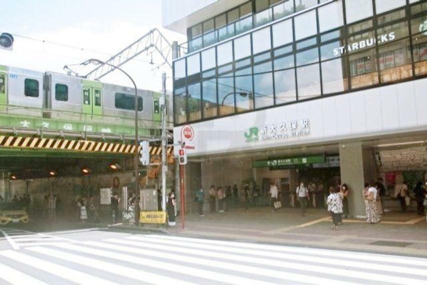 新大久保駅（JR東日本 山手線） 徒歩10分。