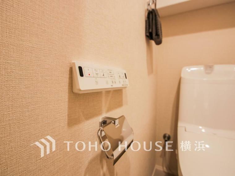 多機能型の温水洗浄付きトイレを標準設置しています。