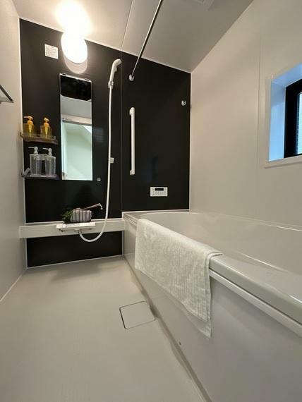 1階　室内干しに最適な浴室乾燥機 熱々の湯船に入って冷水シャワーや冷房機能を使いチルタイムも味わえます