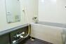浴室 高級感を演出する内装の浴室は、心休まるくつろぎのスペースにも癒しのスペースにもなる空間です。