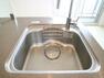 キッチン 蛇口をひねるとすぐにきれいなお水が使える蛇口一体型浄水器を設置。