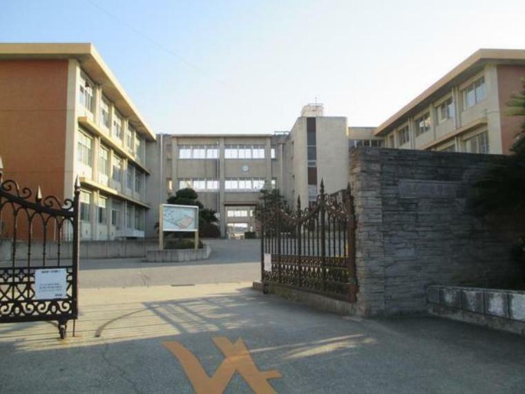 西尾市立平坂中学校（約1,472m）