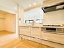 キッチン ご家族みんなで調理ができる位のスペースを実現したキッチン空間となっております。
