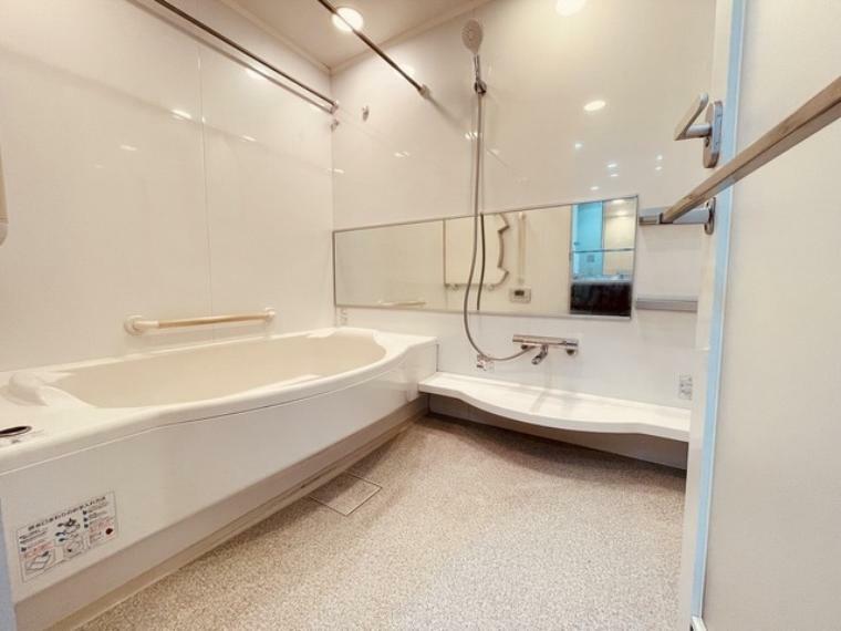 チョット贅沢な1.25坪サイズに浴室。<BR/>洗い場スペースが広く、お子様とのご入浴も、<BR/>一人でノビノビ至福ののお時間を