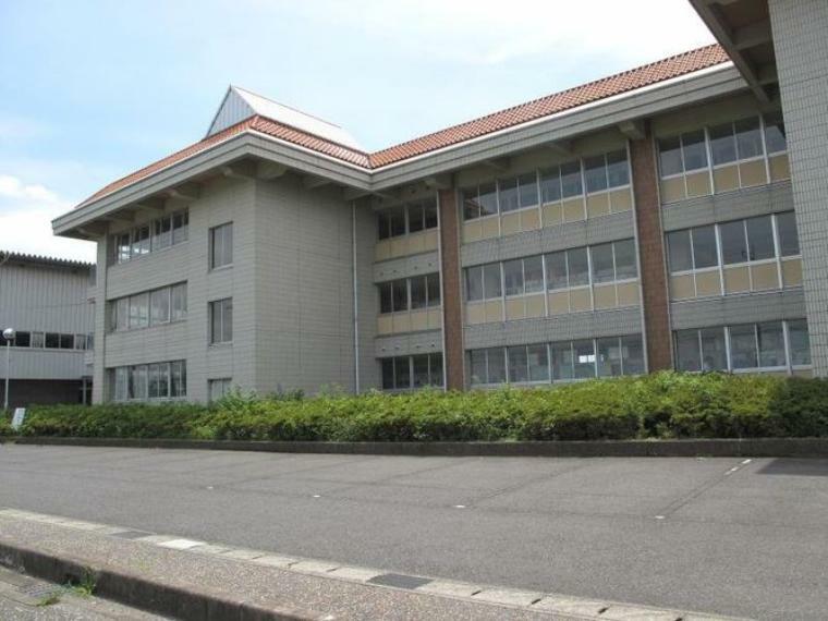 小学校 栄町立布鎌小学校 徒歩30分。