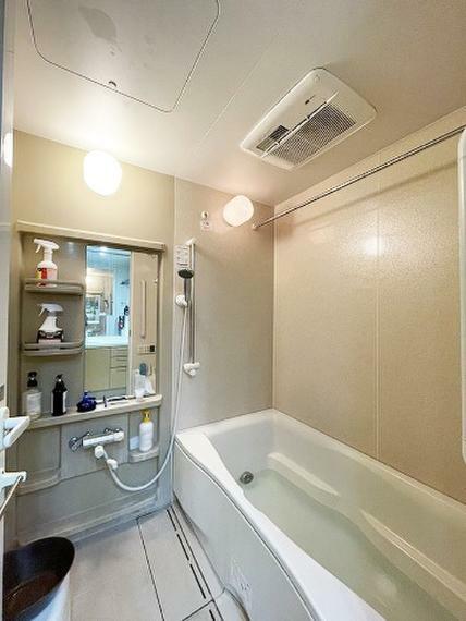 【浴室】一日の疲れを癒す浴室は追い炊き機能、浴室乾燥機付の快適で機能的な空間です。