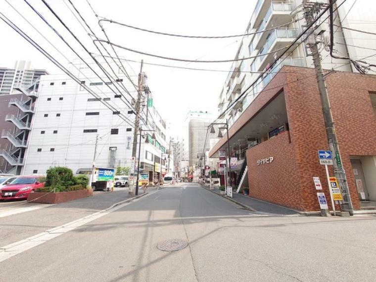 現況写真 JR京浜東北・武蔵野線「南浦和」駅東口徒歩1分、提携駐車場もあります。エステート白馬南浦和店までお気軽にお問い合わせください。