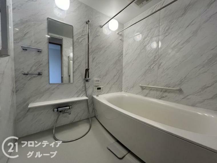 浴室 ゆったりサイズのシャワー付きバスルームです。