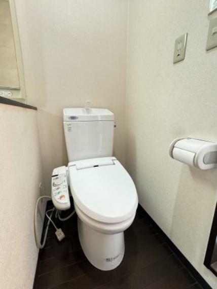 トイレ 温水洗浄便座付きのトイレ