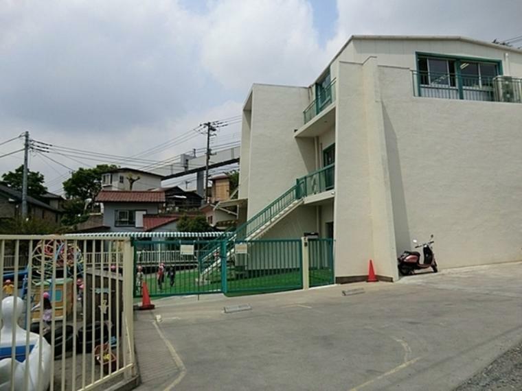 幼稚園・保育園 深沢幼稚園 認定こども園「アワーキッズ鎌倉」は、幼稚園・保育園一体化の流れを受け、幼稚園と認可保育園が連携して運営する神奈川県から認定された施設です。