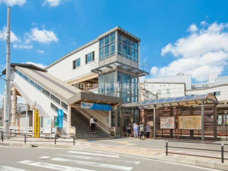 【小田急電鉄小田原線「相武台前」駅】800m　4線ホームで急行電車の通過時に待機線路として利用されています。駅ビルも併設されお買い物も大変便利です。