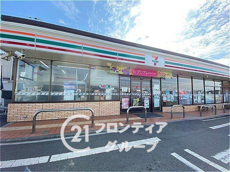 コンビニ セブンイレブン加古川東神吉ウェルネス店 徒歩9分。