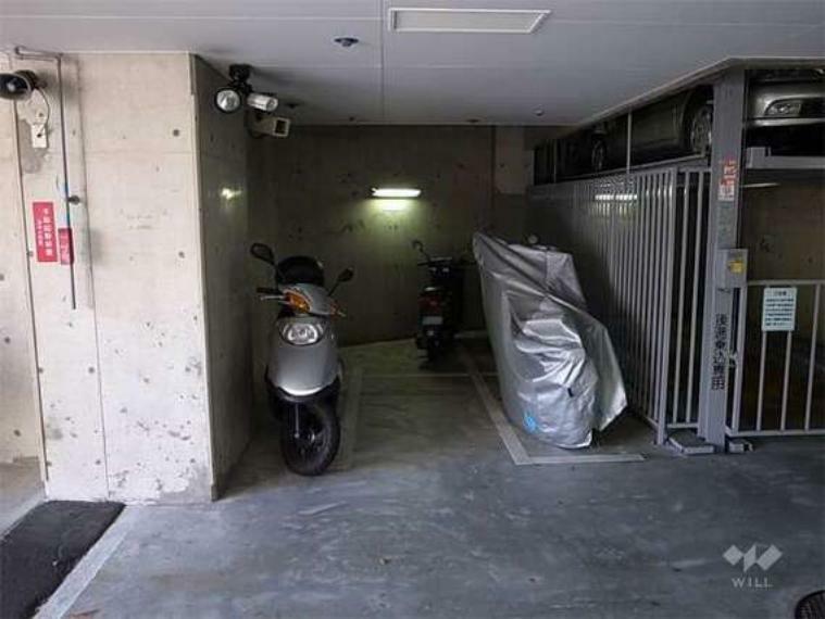 地階にあるバイク置き場