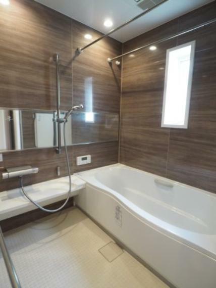 浴室 断熱性能が高く、光熱費を削減するサーモバス浴槽です。