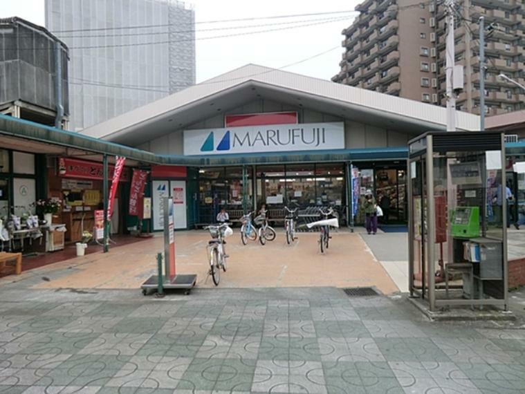 スーパー マルフジ東青梅店 1400m