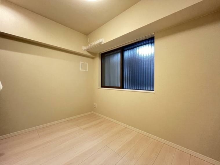 寝室 各居室も窓付きで明るい住空間を確保、収納も完備しております。