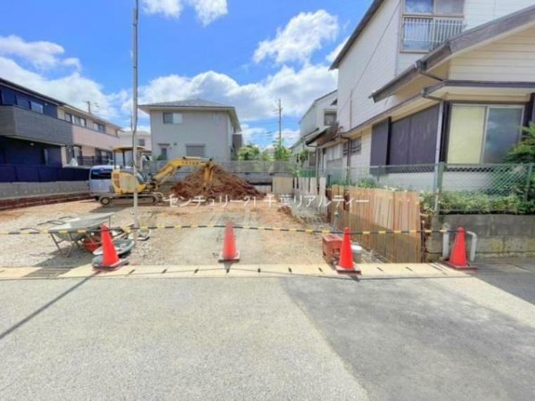 現況外観写真 建設中です！施工例のご見学できます！ 周辺環境や他物件もまとめてご案内可能です！不動産の事ならどんな事でもお気軽にご相談ください。